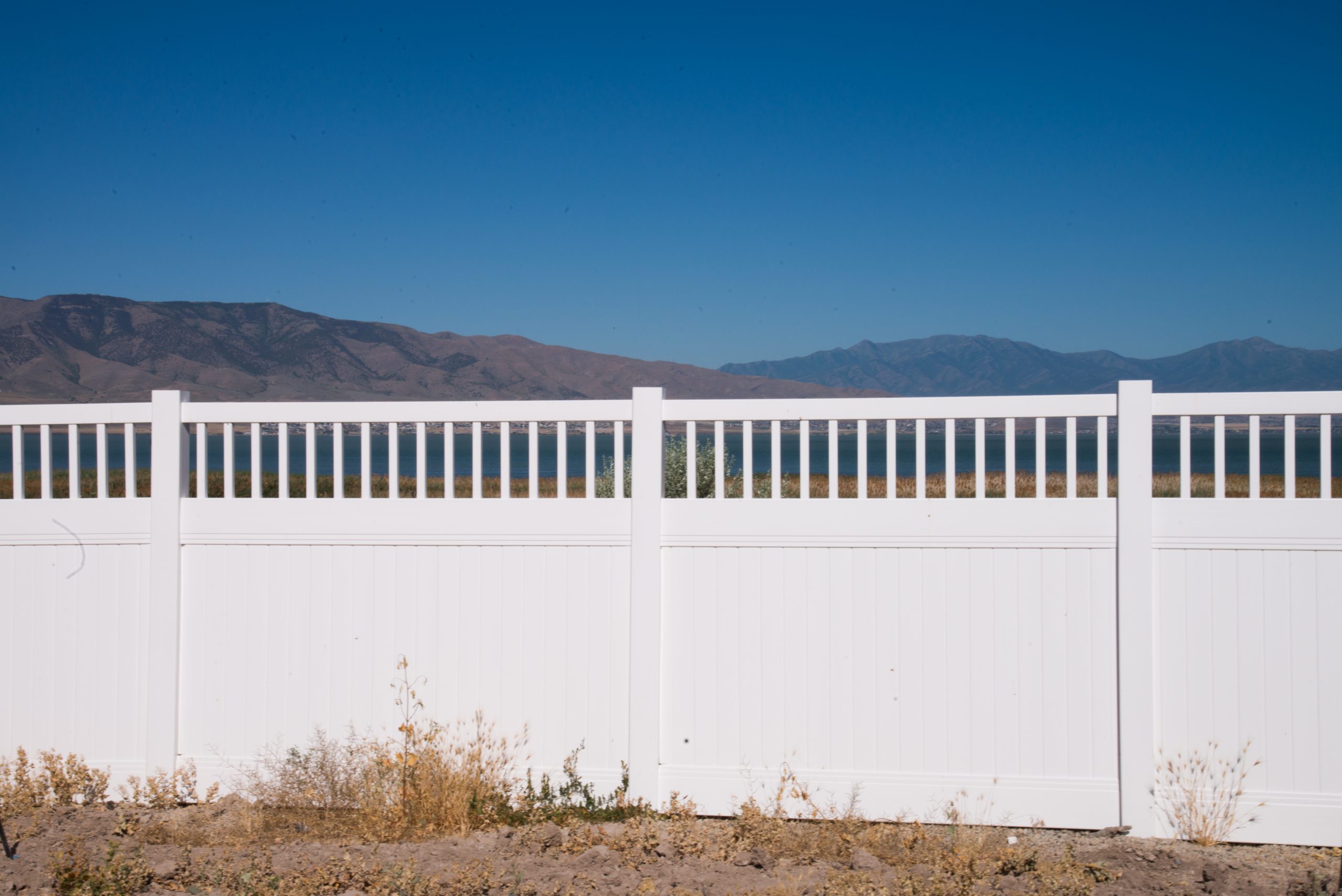 vinyl fences installation in orange county - the fencing pro