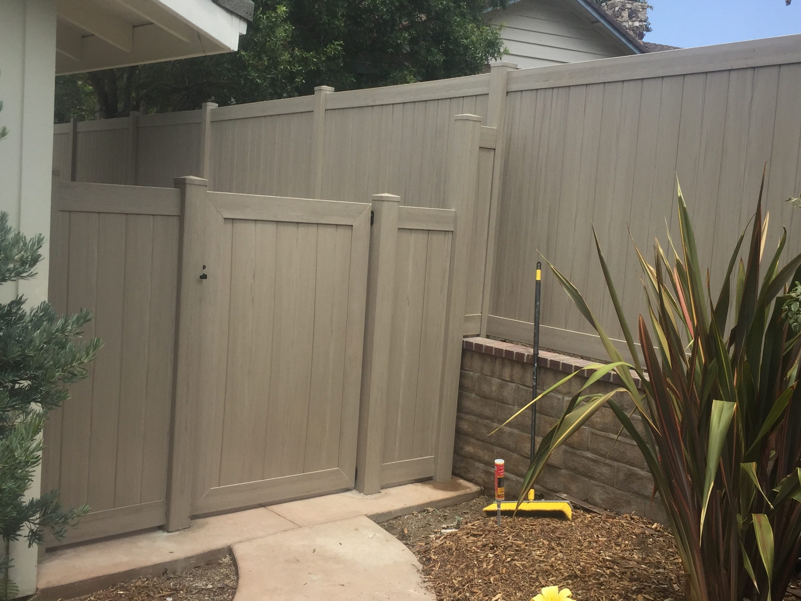wood fencing company in orange county - the fencing pro