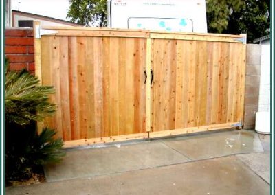 wood fences & gate contractors Orange County, CA